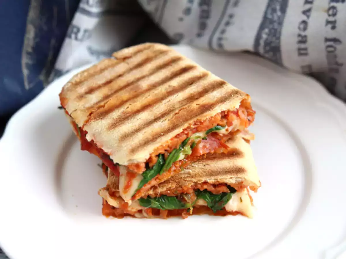 Panini s chorizom a ementálom