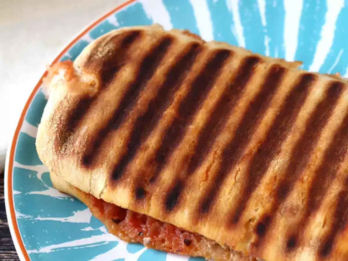 Panini s tuniakom, paradajkami a kaparami - foto 2