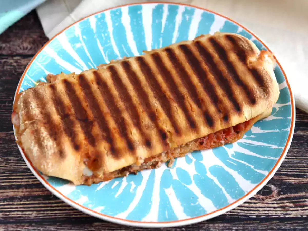 Panini s tuniakom, paradajkami a kaparami - foto 4