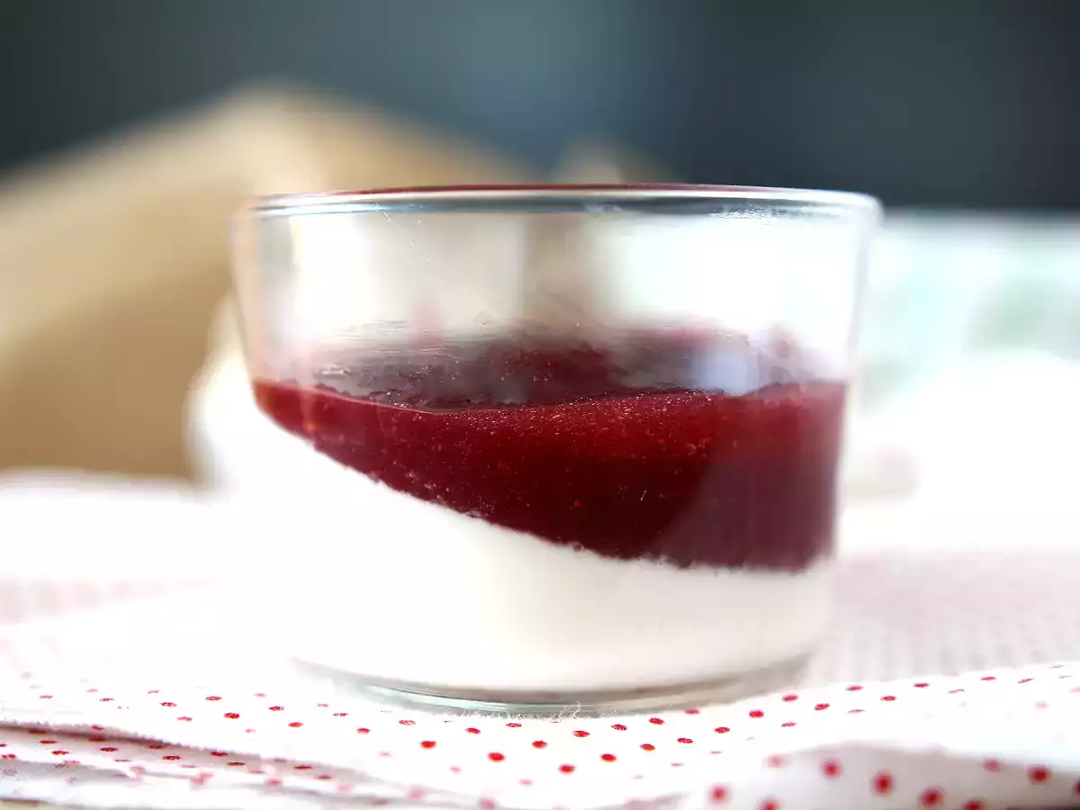 Panna cotta s bobuľovým coulis - foto 2