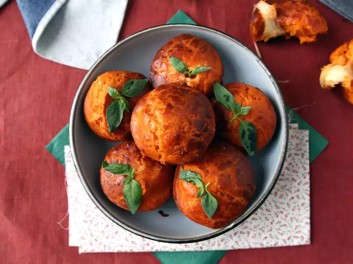 Paradajkové muffiny s topiacim sa mozzarellovým srdcom - foto 5