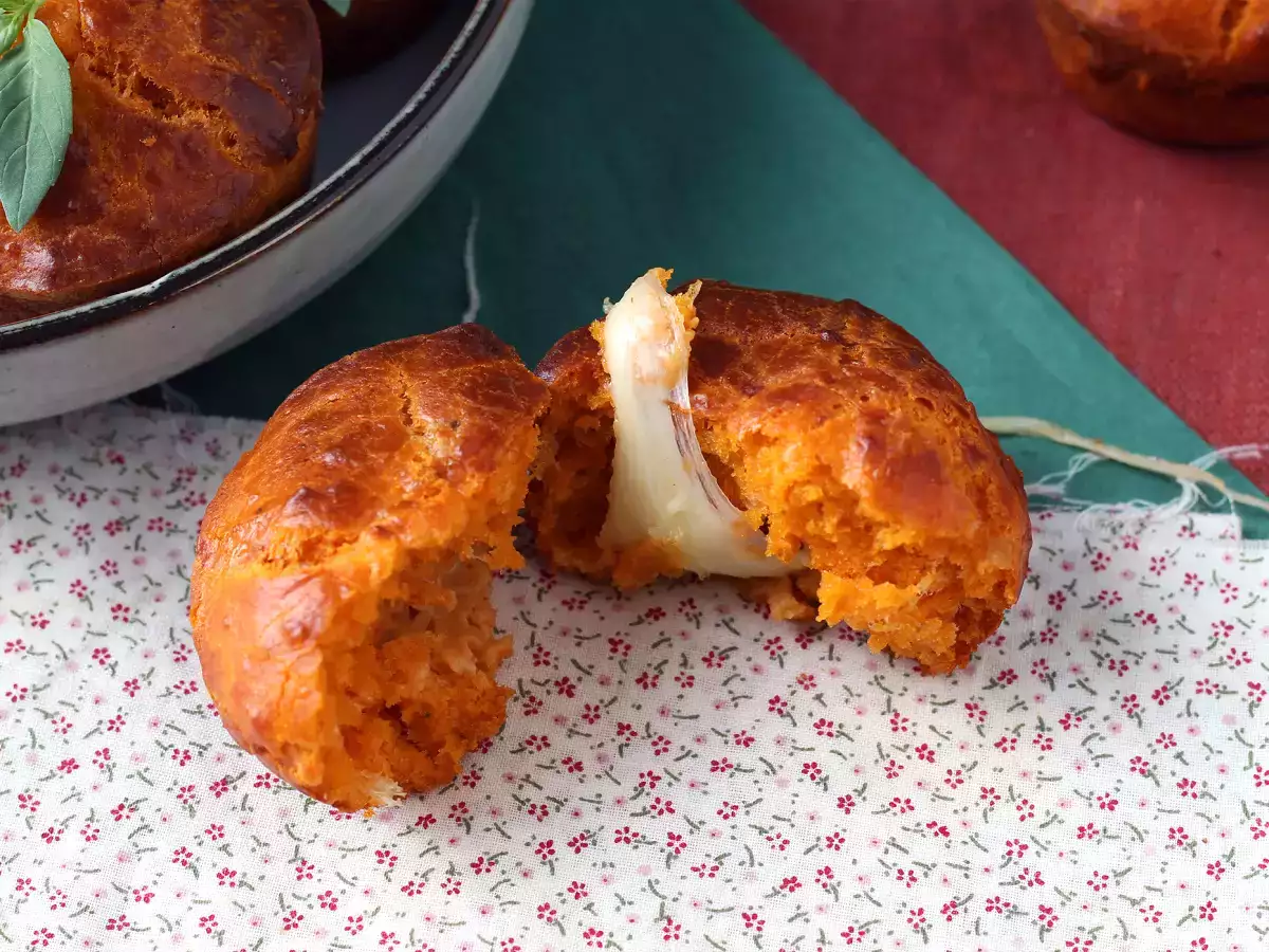 Paradajkové muffiny s topiacim sa mozzarellovým srdcom - foto 7