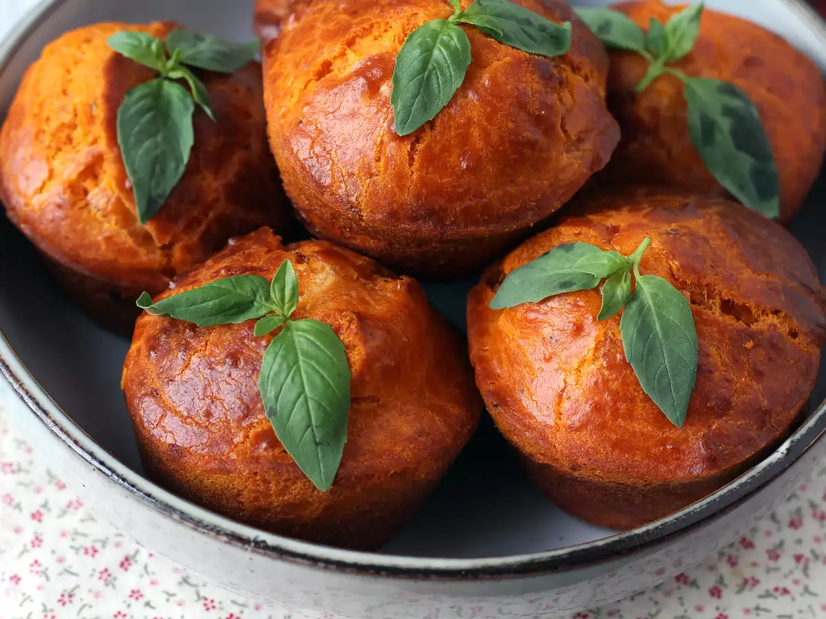 Paradajkové muffiny s topiacim sa mozzarellovým srdcom - foto 8
