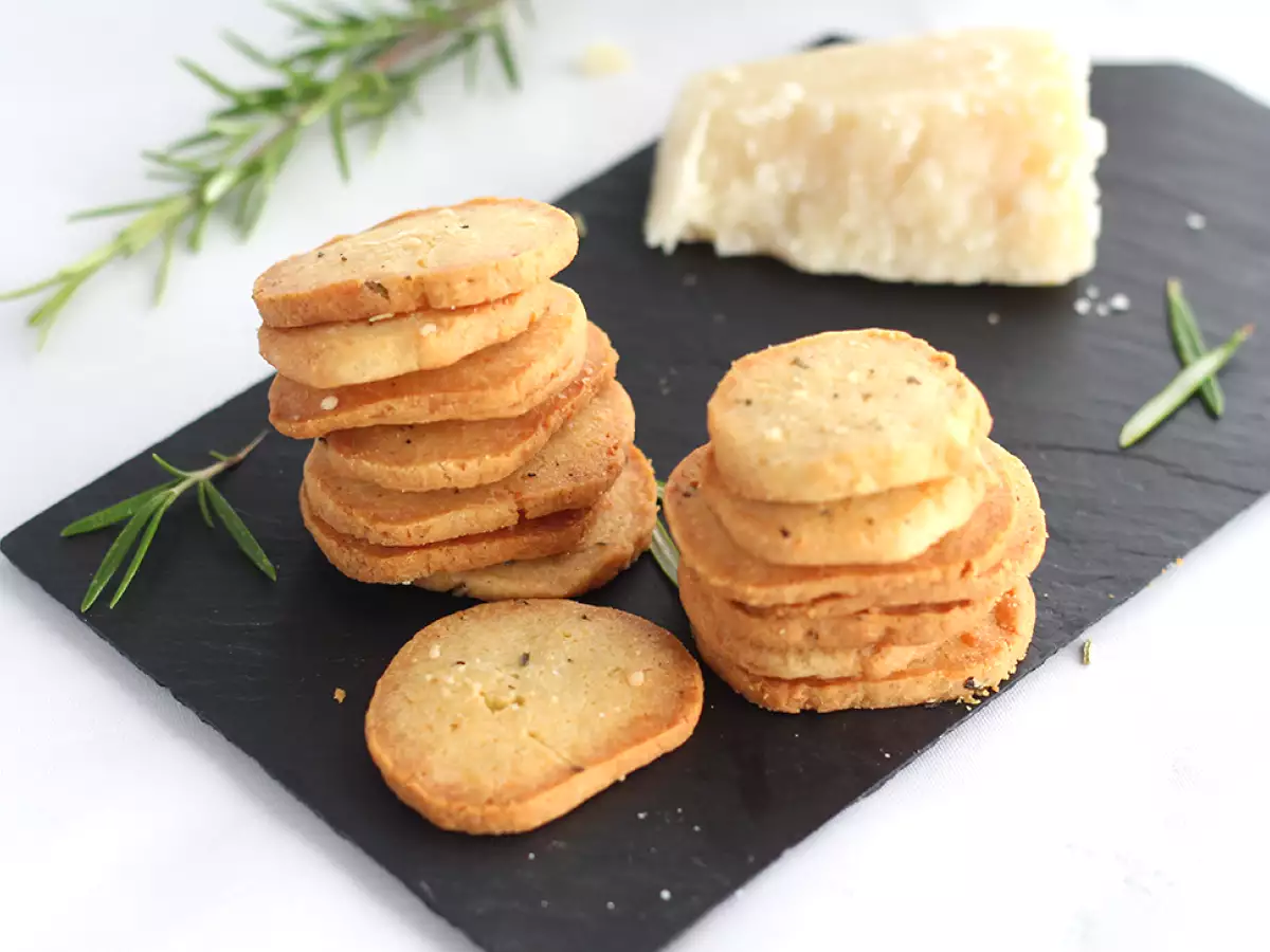 Parmezán a bylinkové sušienky