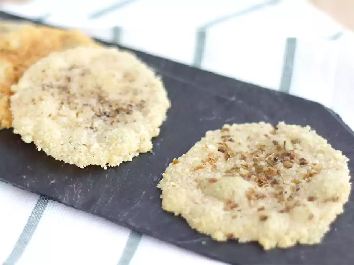 Parmezánové lupienky s bylinkami a korením