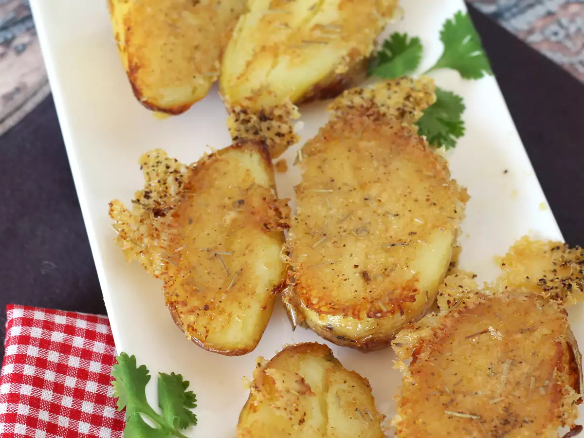 Parmezánové zemiaky, mäkké vo vnútri a chrumkavé zvonka! - foto 2