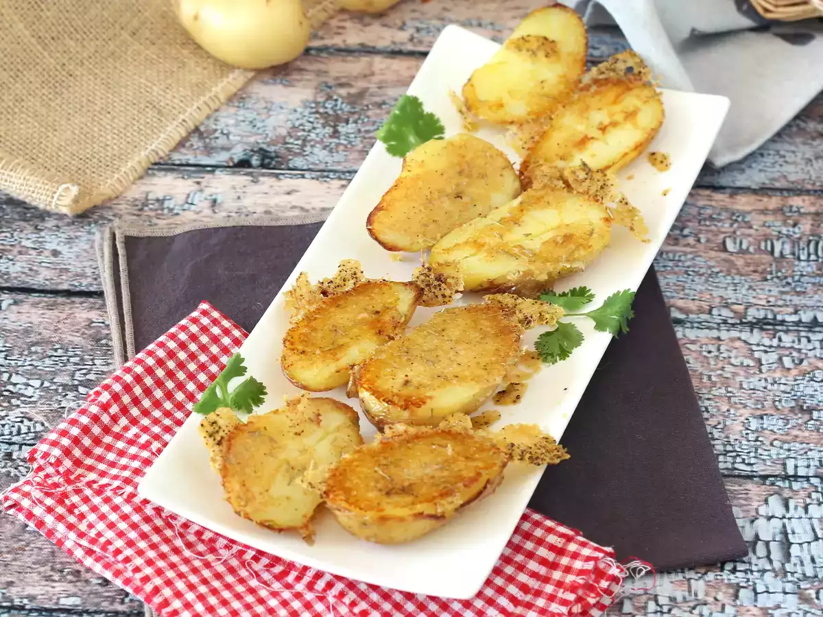 Parmezánové zemiaky, mäkké vo vnútri a chrumkavé zvonka! - foto 3