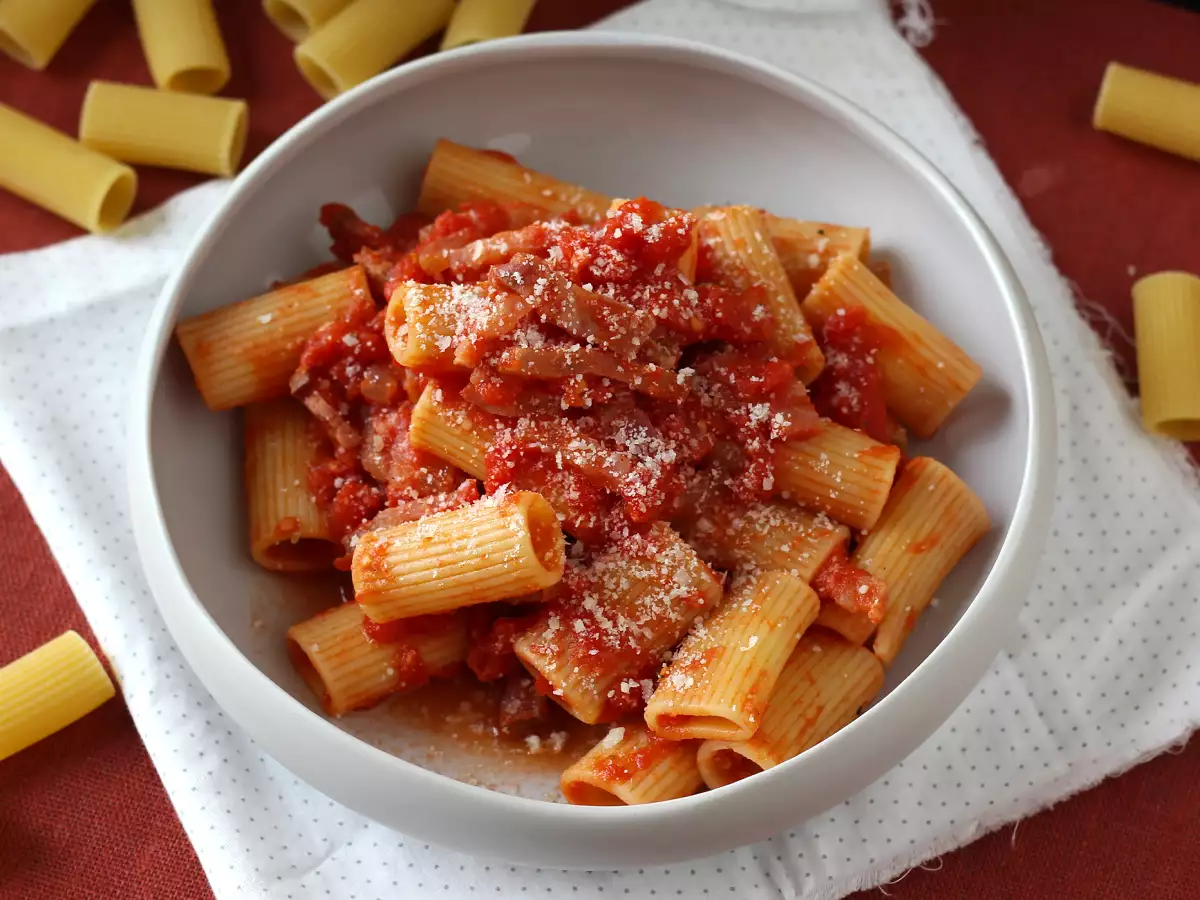 Pasta all'amatriciana, tradičný recept vysvetlený krok za krokom - foto 3