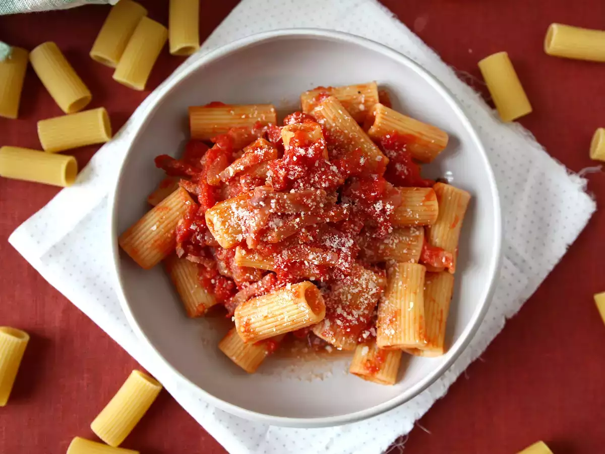 Pasta all'amatriciana, tradičný recept vysvetlený krok za krokom - foto 5