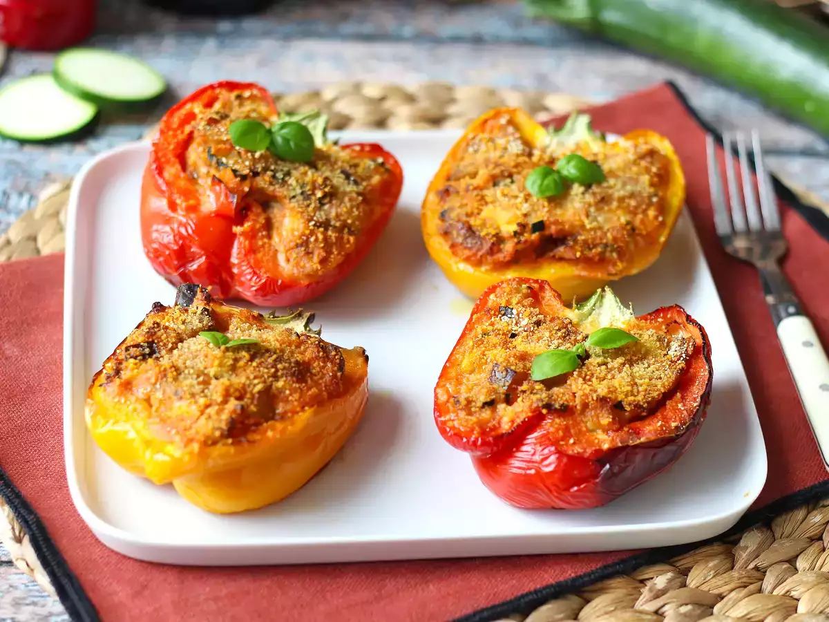 Pečené vegetariánske plnené papriky: jednoduchý a chutný recept so zeleninou a syrom mozzarella - foto 3