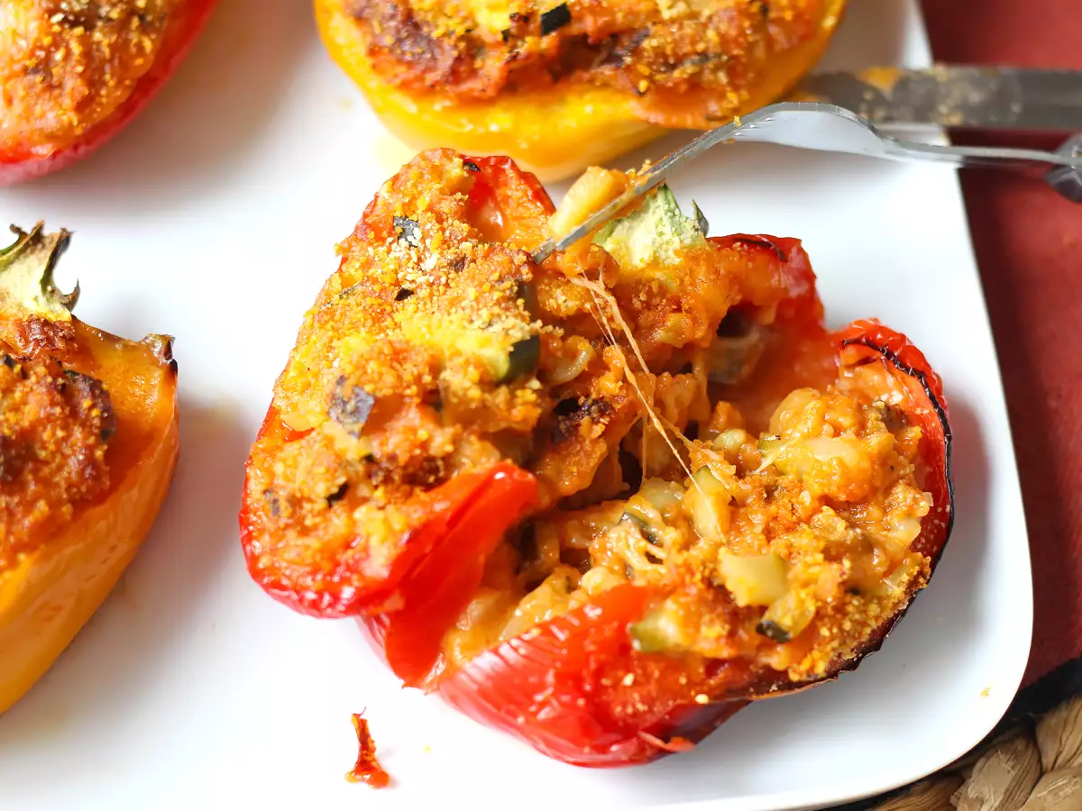 Pečené vegetariánske plnené papriky: jednoduchý a chutný recept so zeleninou a syrom mozzarella - foto 4