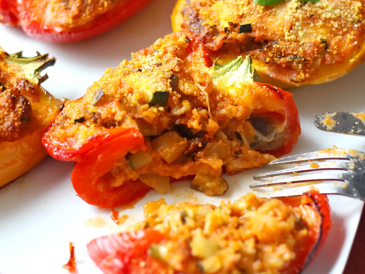 Pečené vegetariánske plnené papriky: jednoduchý a chutný recept so zeleninou a syrom mozzarella - foto 6
