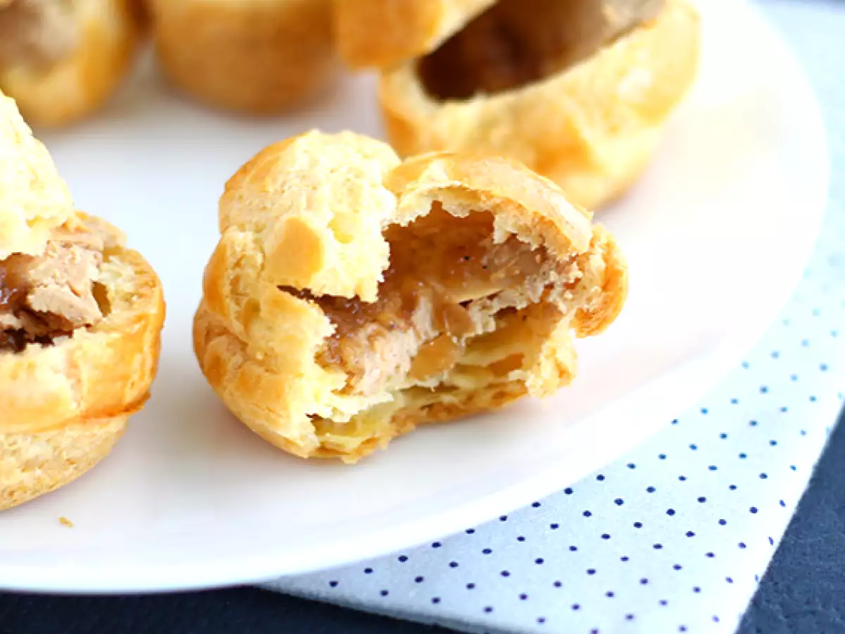 Pečivo Choux s foie gras a konfitovanou cibuľou - foto 4