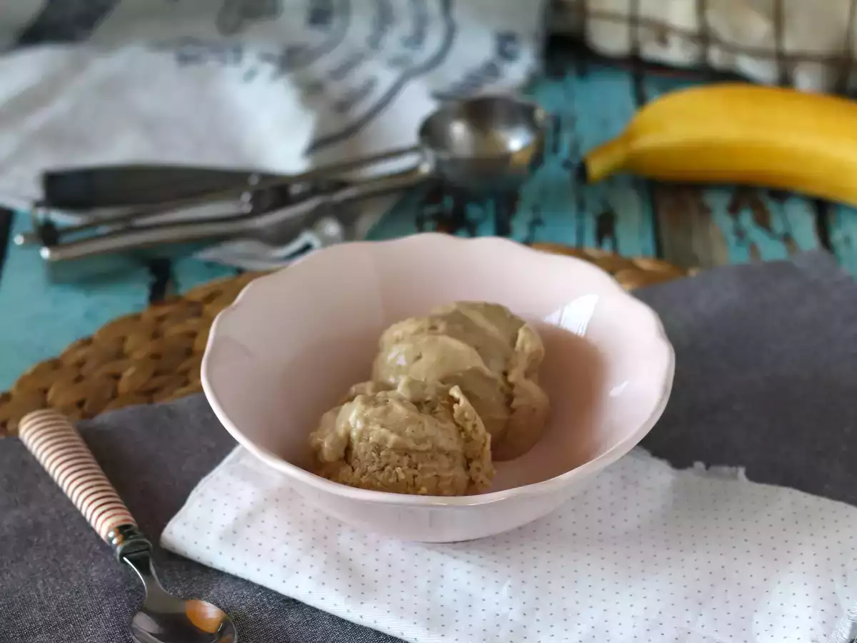 Pekný krémový banán, vegánska zmrzlina s banánmi! Žiadny zmrzlinovač
