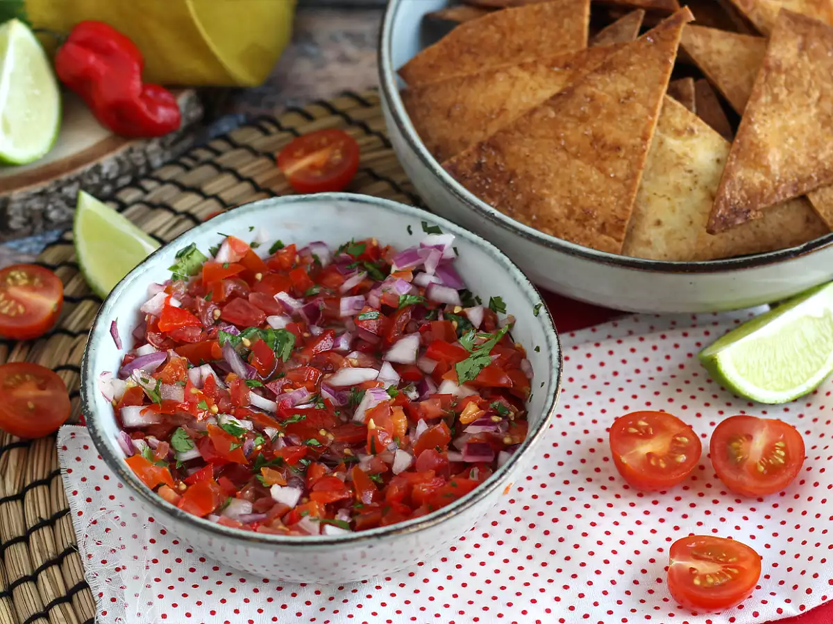 Pico de gallo a domáce tortillové čipsy