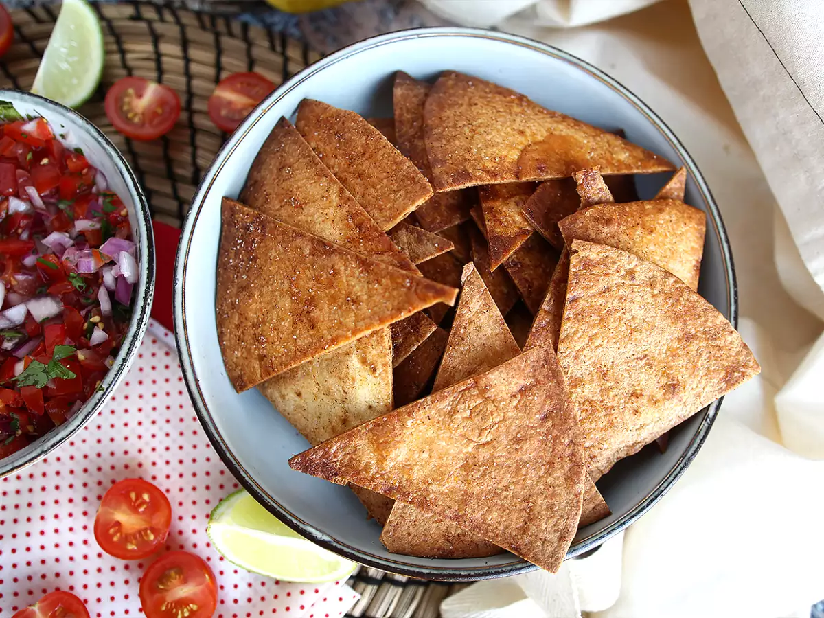 Pico de gallo a domáce tortillové čipsy - foto 5
