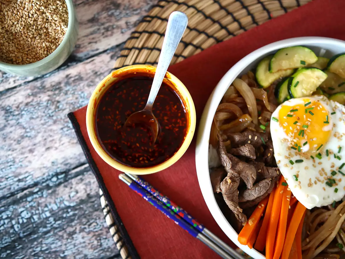 Pikantná kórejská omáčka gochujang na Bibimbap