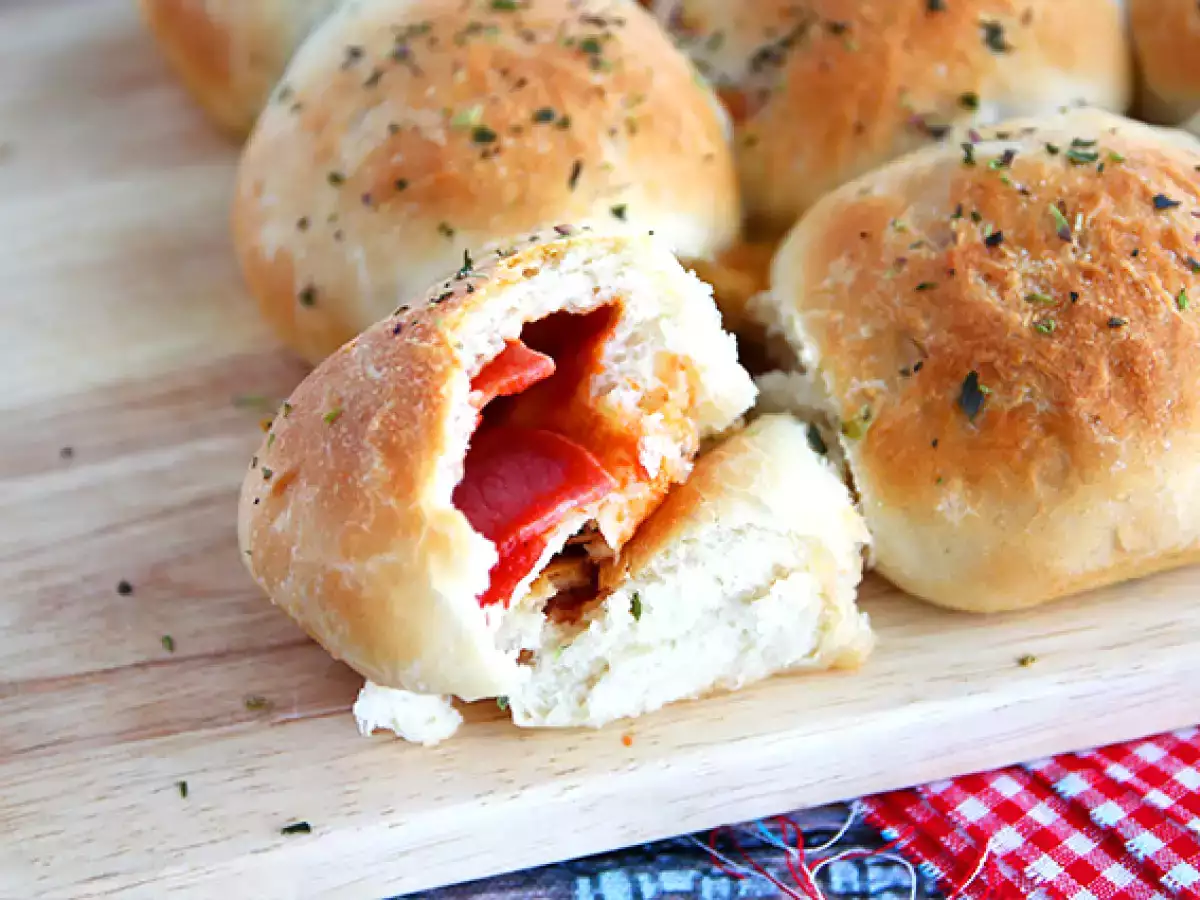 Pizza žemle so šunkou a syrovou náplňou - foto 4