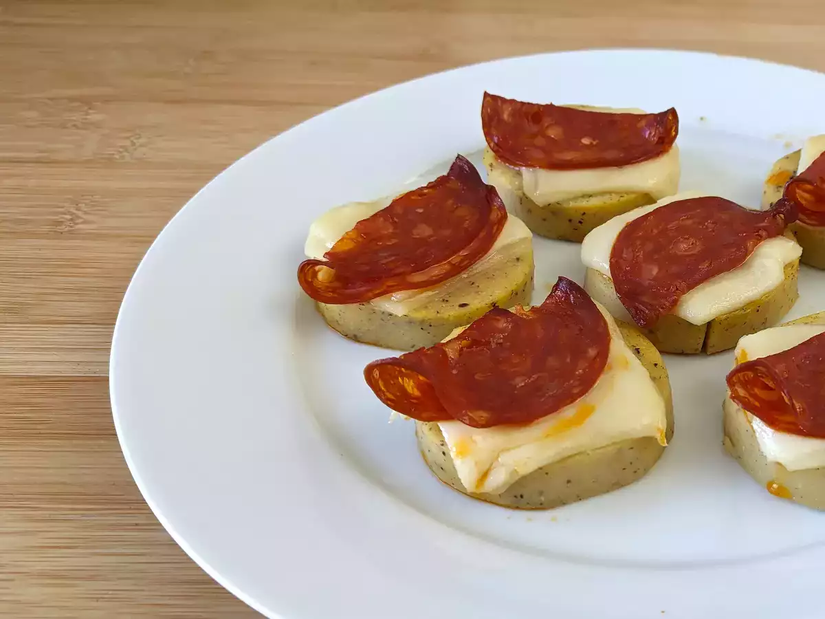 Polenta crostini so syrom scamorza a feferónkami - foto 3