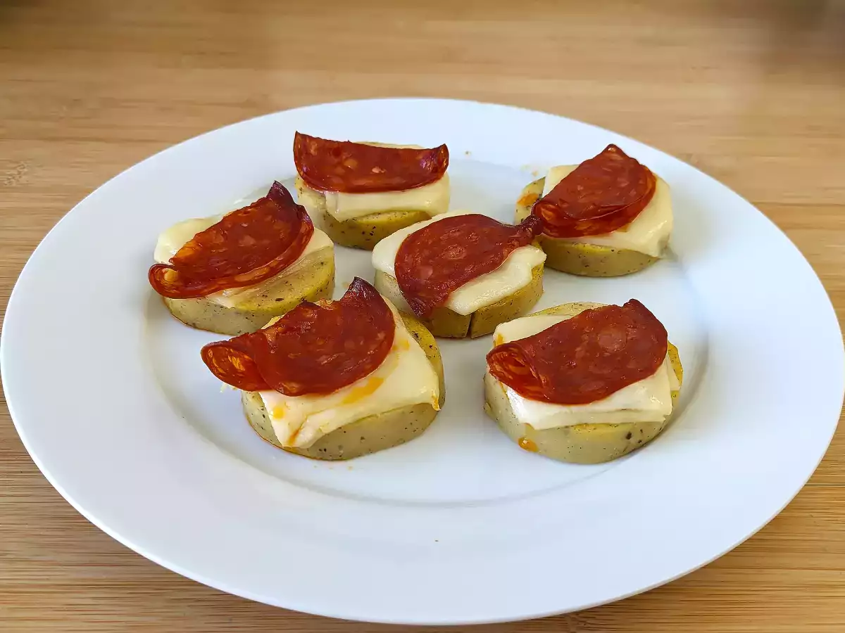 Polenta crostini so syrom scamorza a feferónkami - foto 4