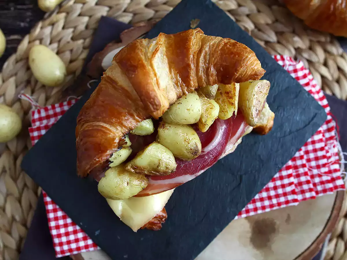 Raclette croissant sendvič na chutnú desiatu! - foto 2