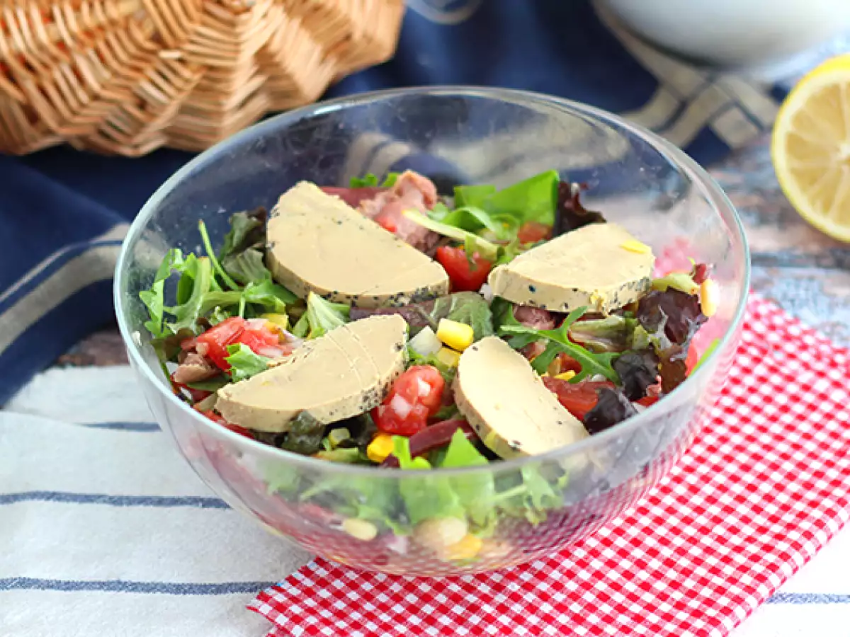 Šalát Landaise s foie gras (šalát Perigord)