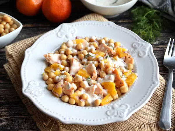 Recept Šalát z lososa, cíceru a pomaranča