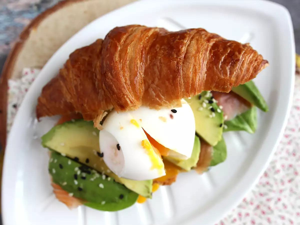 Sendvič s croissantom na desiatu - foto 4