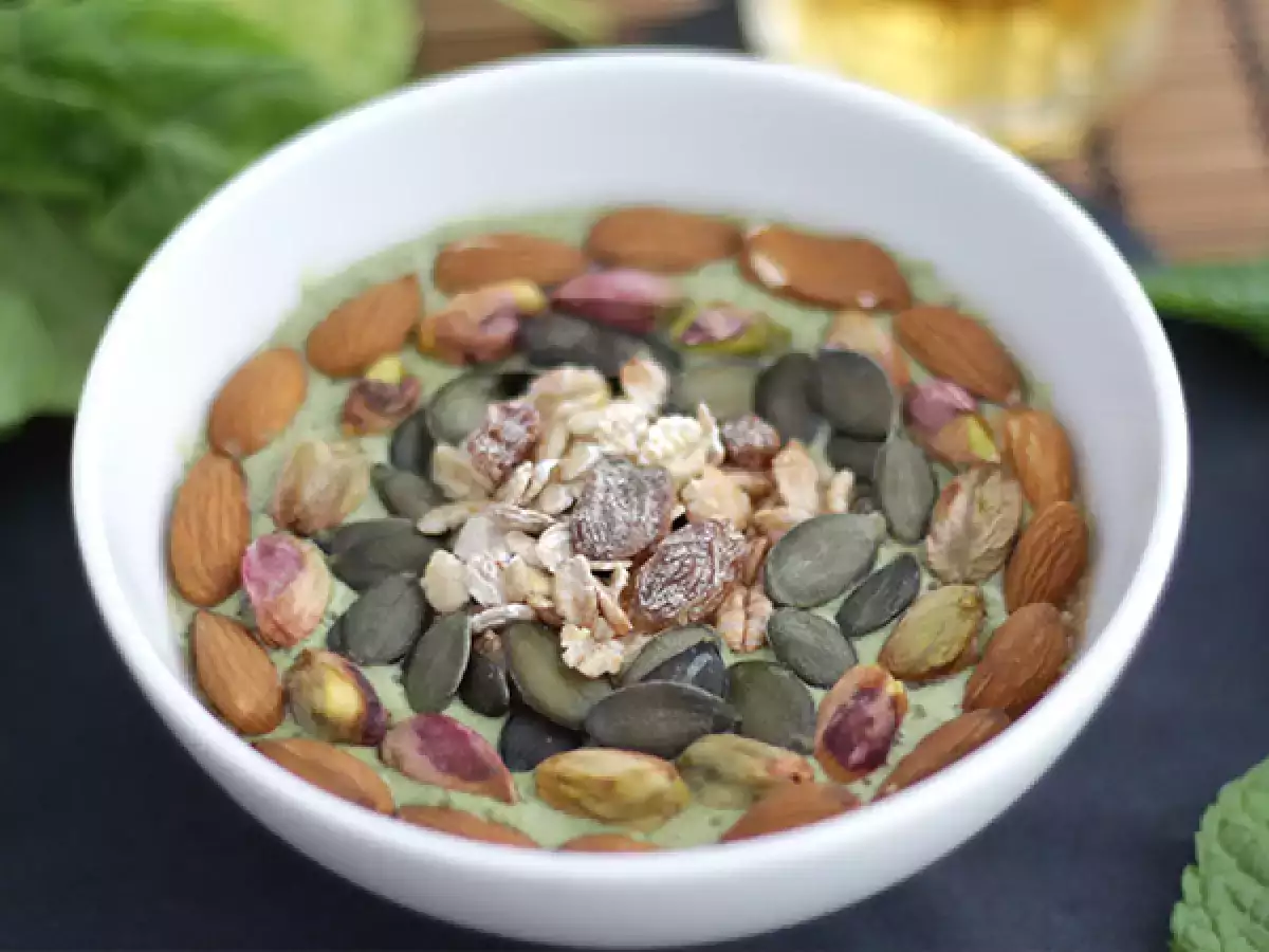 Smoothie misa kiwi mäta špenátové výhonky