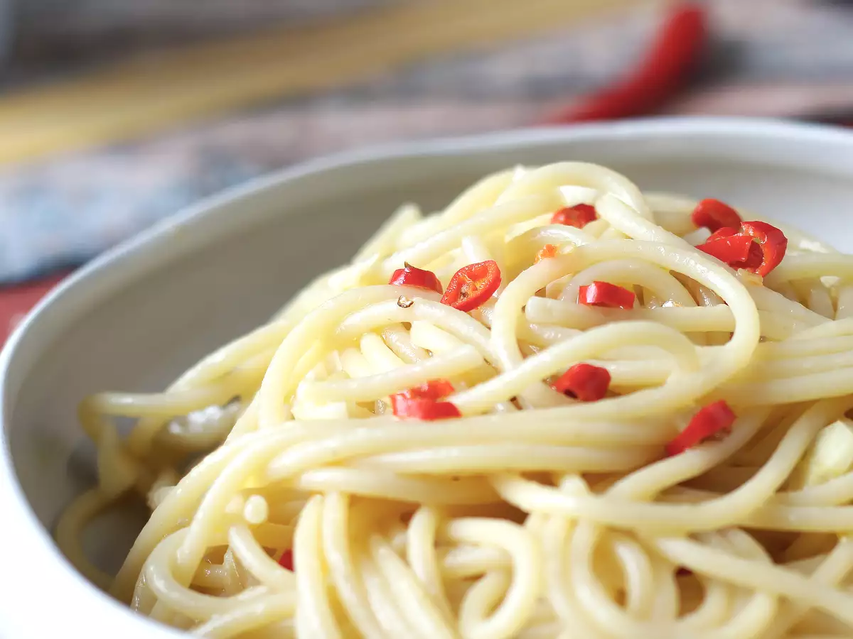 Špagety aglio, olio a peperoncino: talianske tradičné jedlo na poslednú chvíľu