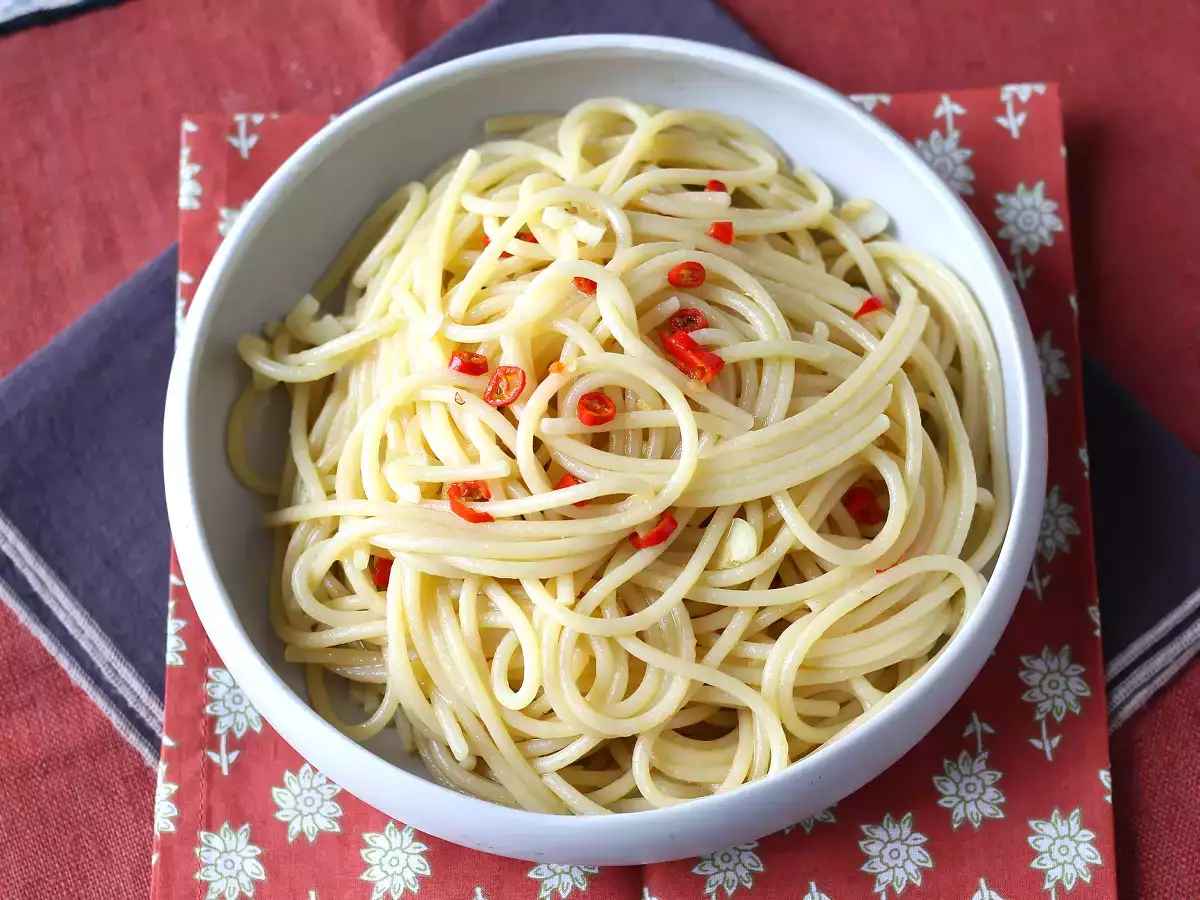 Špagety aglio, olio a peperoncino: talianske tradičné jedlo na poslednú chvíľu - foto 3