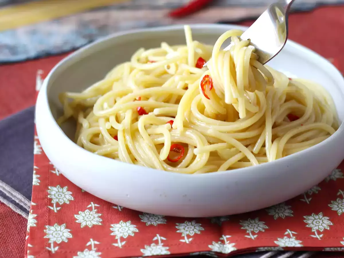 Špagety aglio, olio a peperoncino: talianske tradičné jedlo na poslednú chvíľu - foto 4