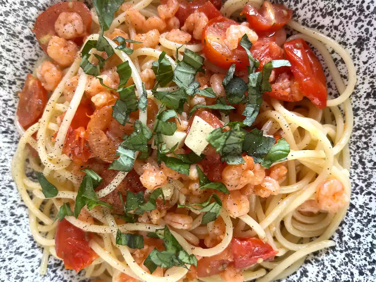Špagety s krevetami a cherry paradajkami, rýchly recept na chutný prvý chod - foto 2