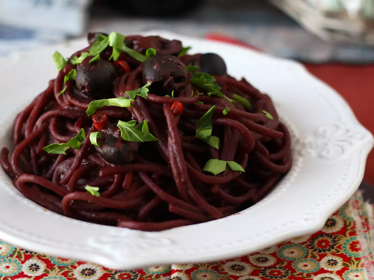 Spaghetti al fuoco di Bacco: cestoviny s červeným vínom, ktoré prinesú na stôl niečo špeciálne - foto 3