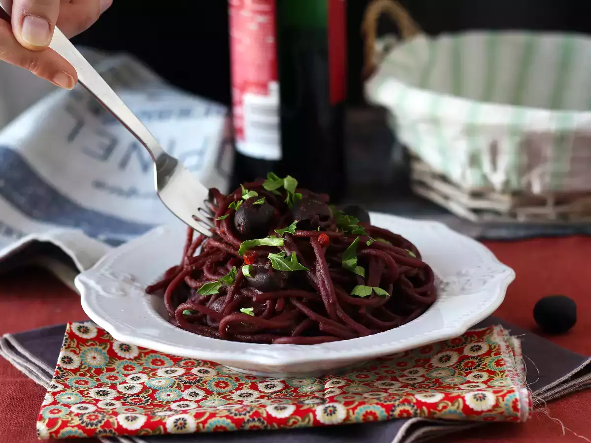 Spaghetti al fuoco di Bacco: cestoviny s červeným vínom, ktoré prinesú na stôl niečo špeciálne - foto 4