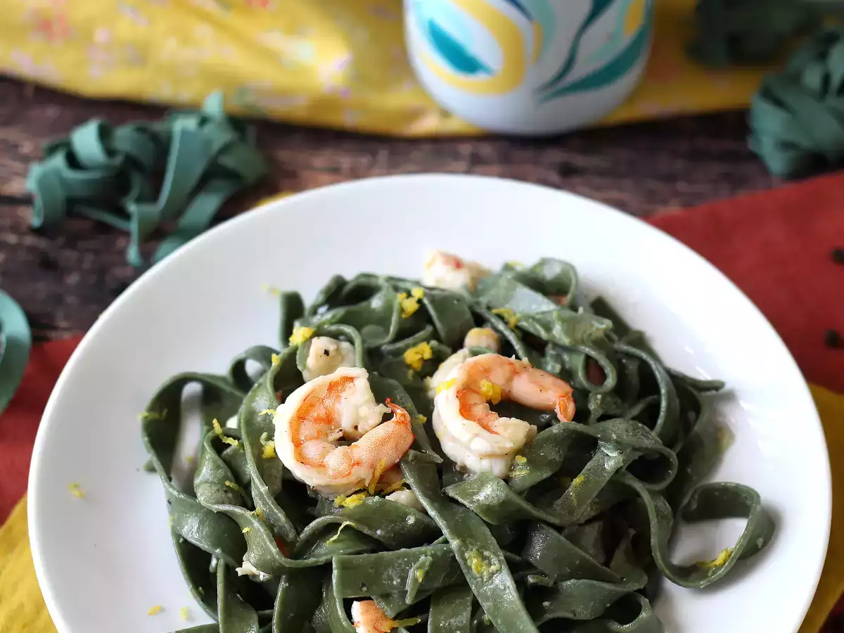 Spirulinové cestoviny s krevetami a citrónom: prvý chod bohatý na živiny s jedinečnou chuťou - foto 2