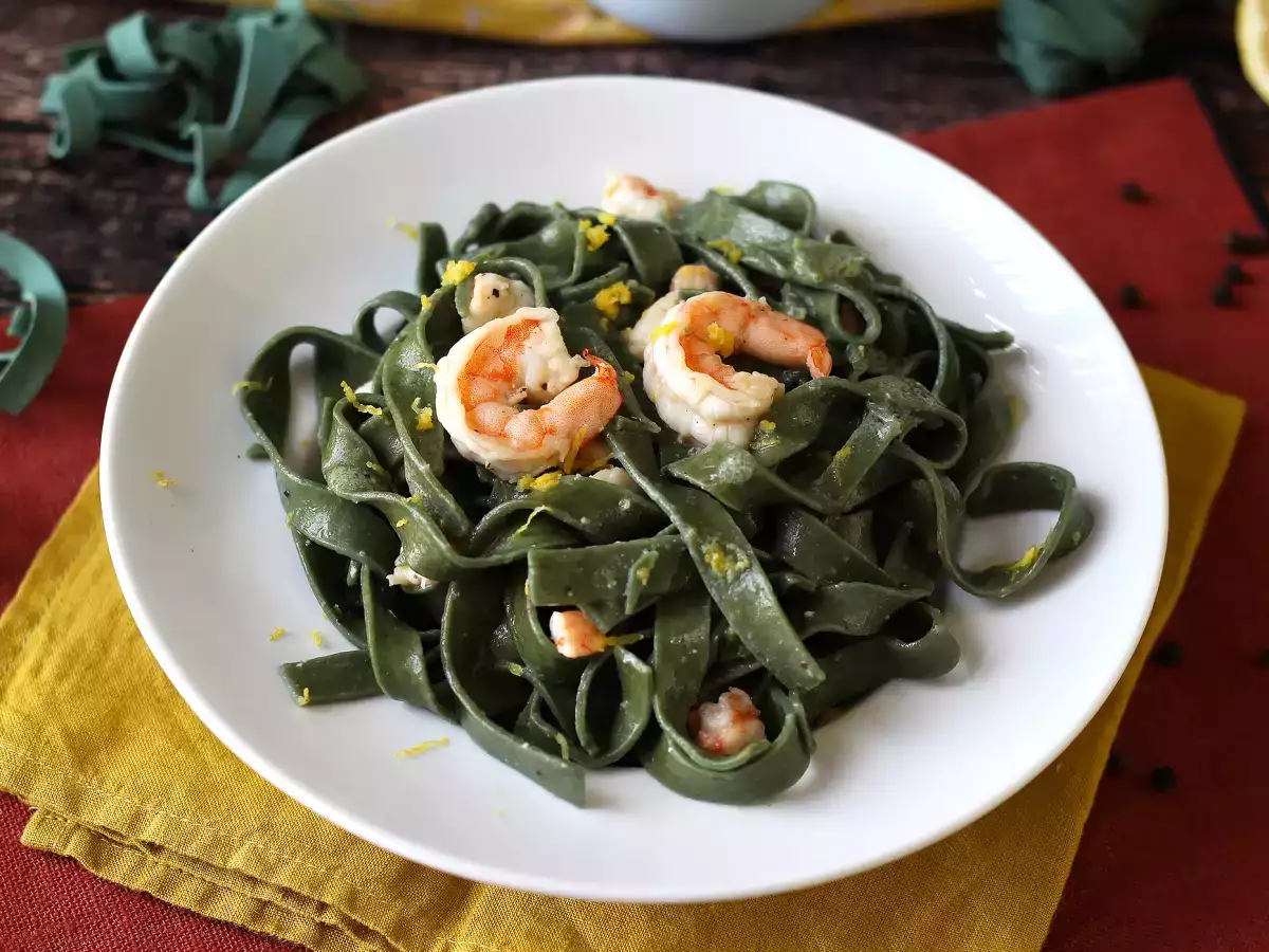 Spirulinové cestoviny s krevetami a citrónom: prvý chod bohatý na živiny s jedinečnou chuťou - foto 5