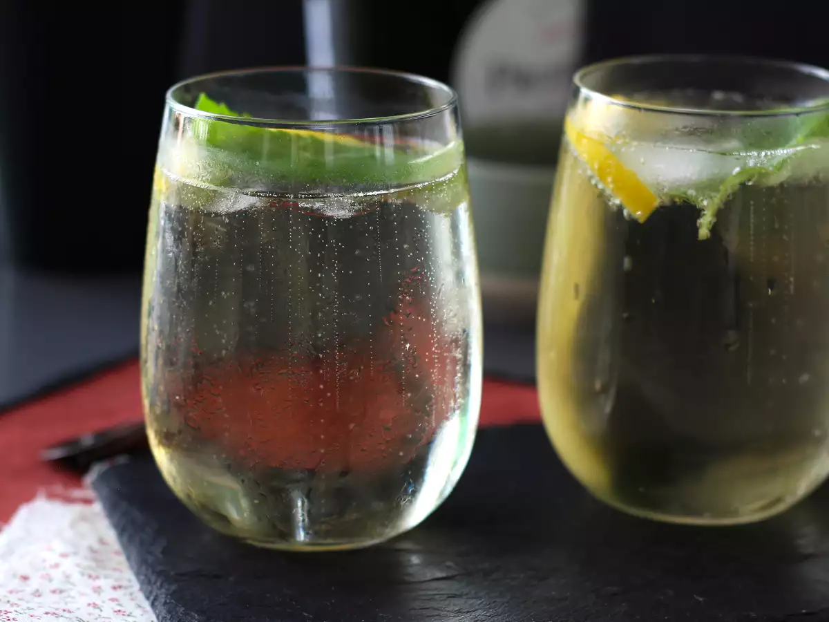 Spritz St-Germain s likérom z bazového kvetu, mimoriadne svieži koktail na leto - foto 2