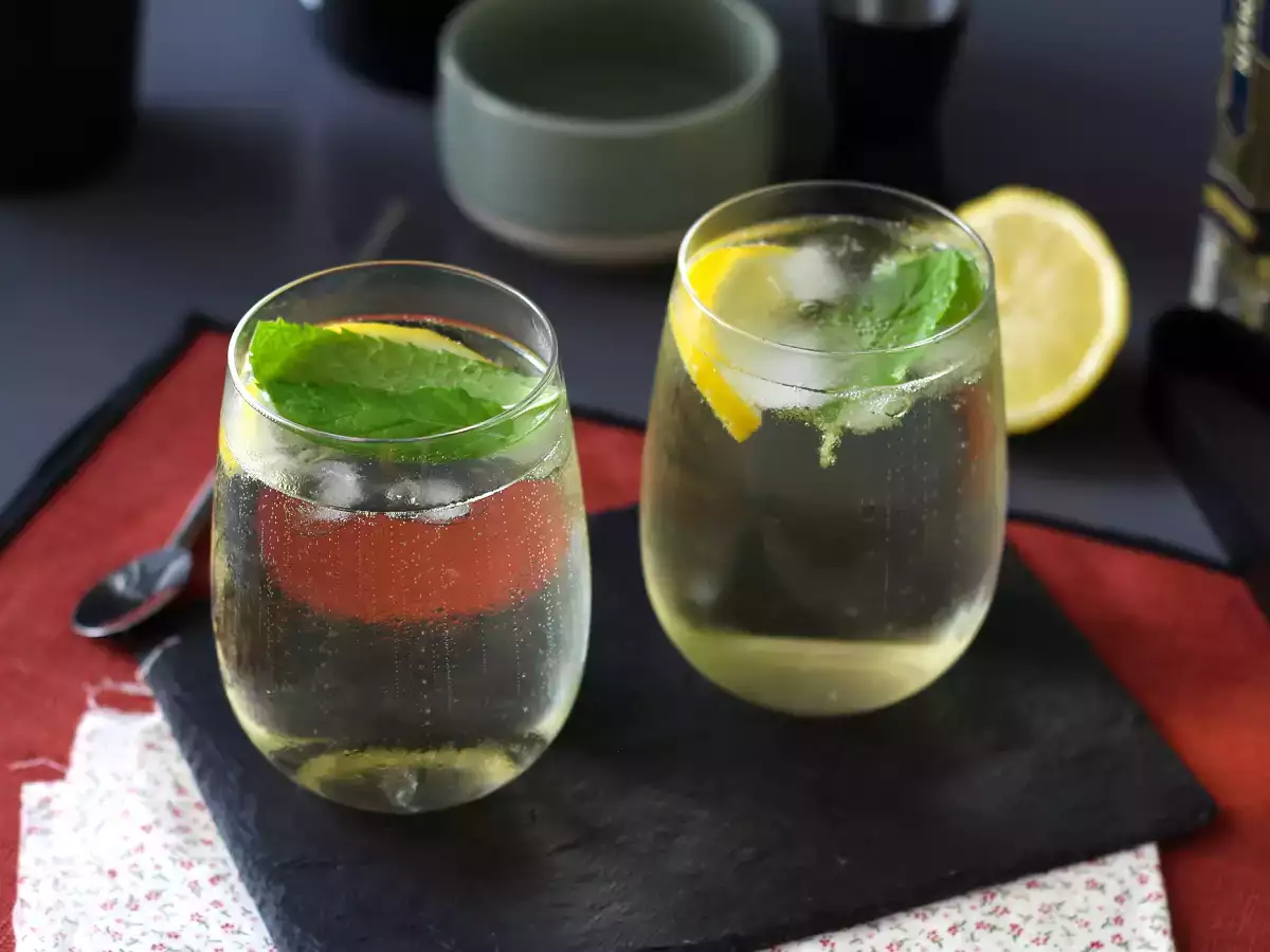 Spritz St-Germain s likérom z bazového kvetu, mimoriadne svieži koktail na leto - foto 3
