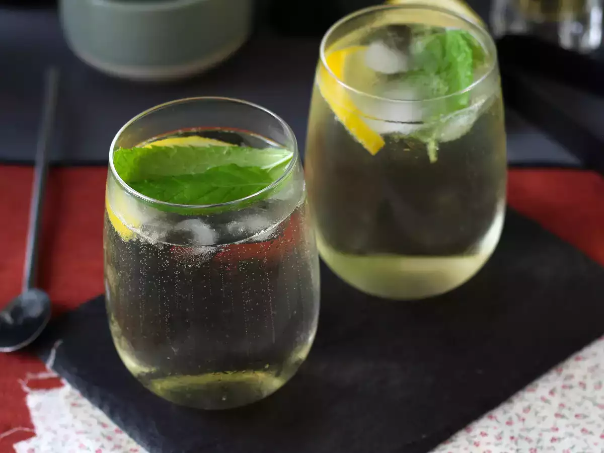Spritz St-Germain s likérom z bazového kvetu, mimoriadne svieži koktail na leto - foto 5