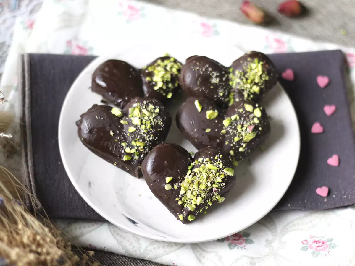 Srdiečka Soletilla s čokoládovou a pistáciovou polevou - foto 4