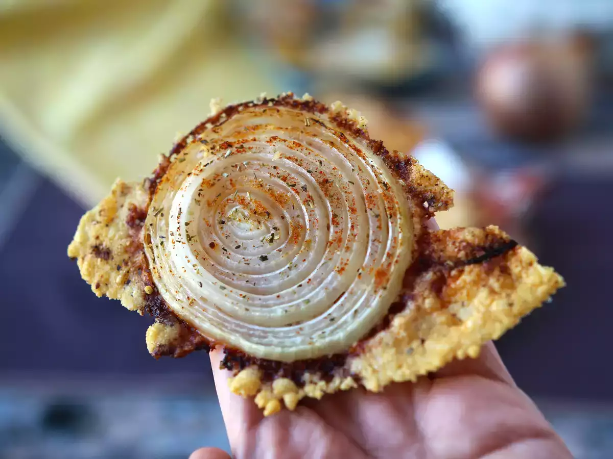 Super chrumkavé domáce cibuľové a parmezánové lupienky - foto 5