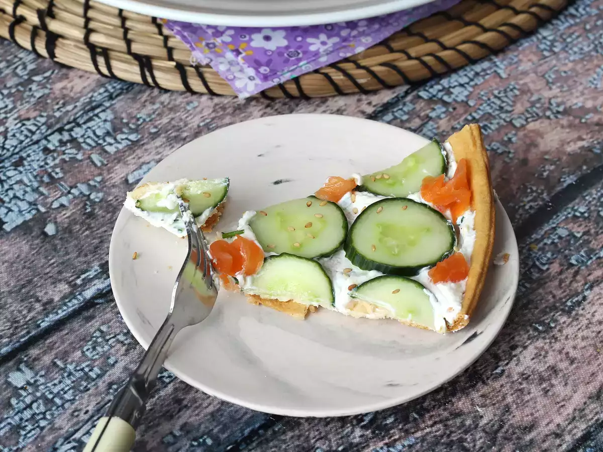 Super osviežujúci letný koláč: ricotta, uhorka a údený losos - foto 2