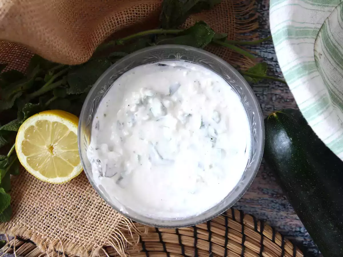 Super svieži jogurt, feta, citrón a mätová omáčka! - foto 3