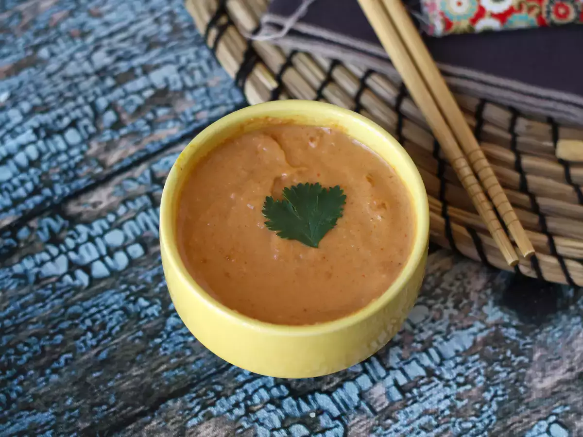 Super upokojujúca arašidová omáčka satay