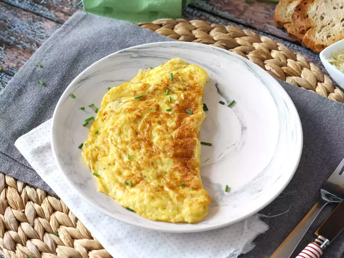 Syrová omeleta, expresný recept pripravený za 5 minút! - foto 2