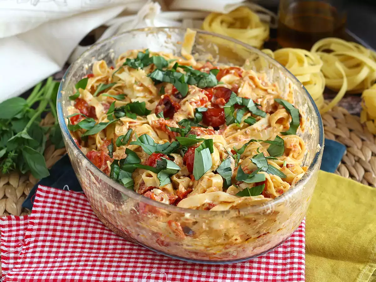 Tagliatelle feta cherry paradajky - pečené cestoviny s feta paradajkami - foto 5