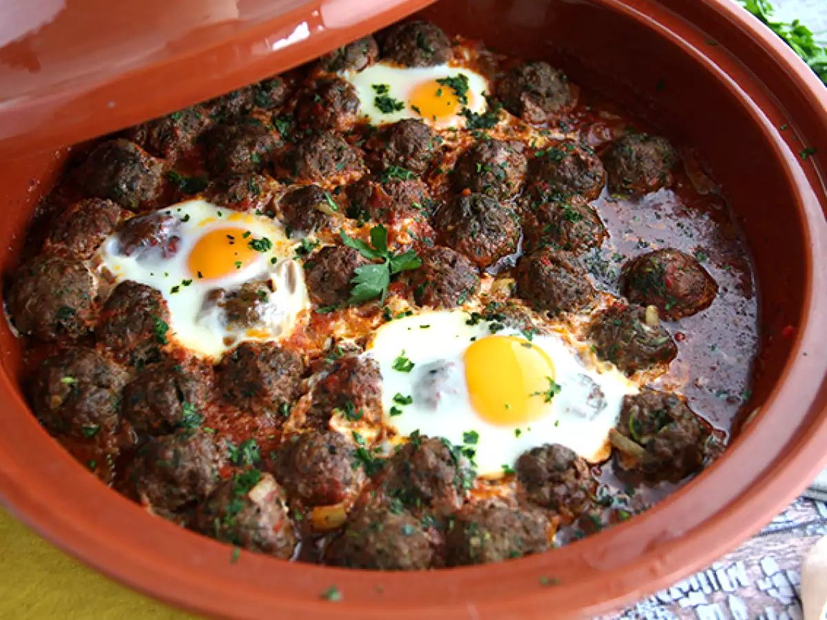 Tajine z kefty (mleté mäsové guľky s korením a bylinkami)