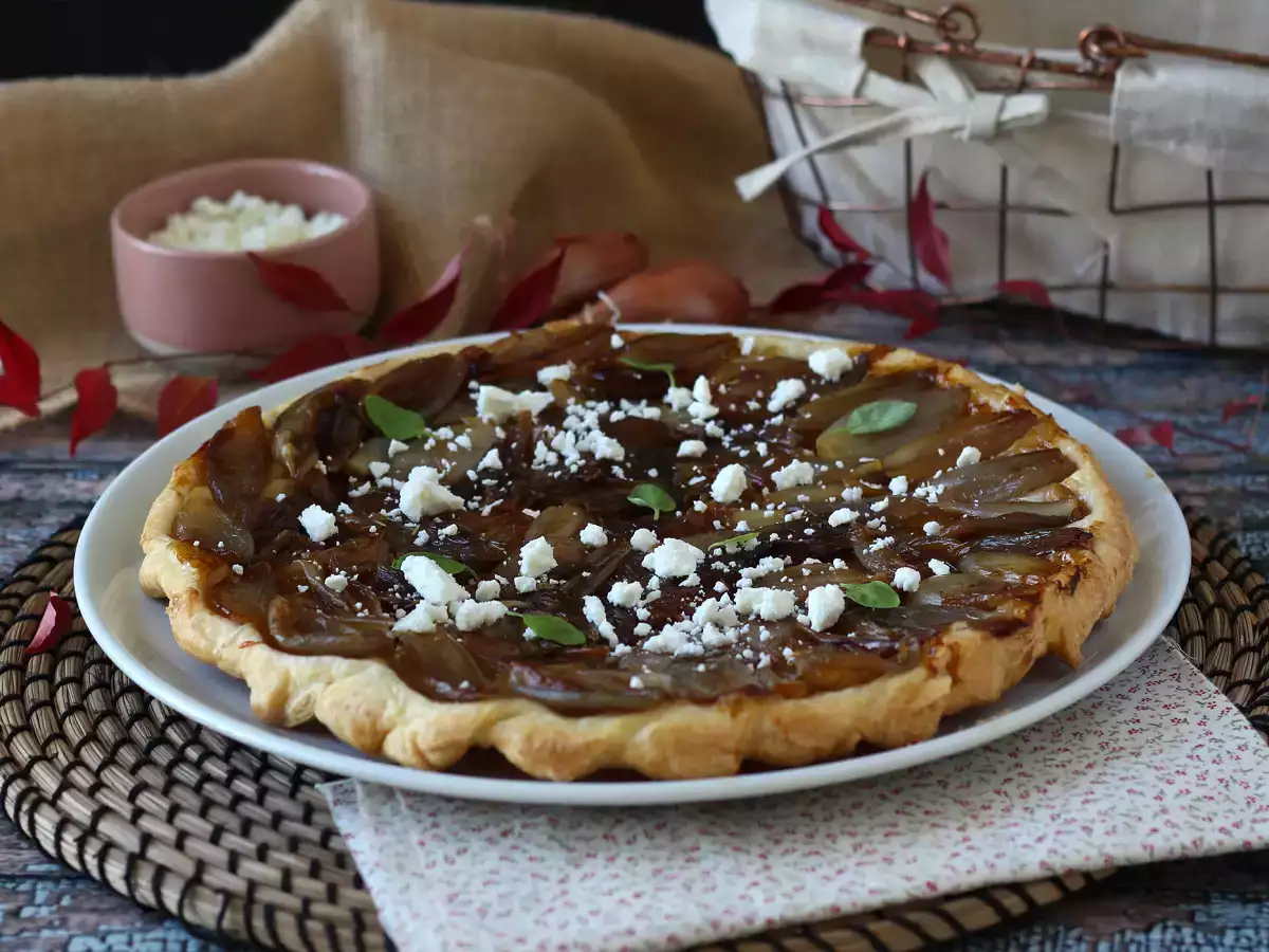Tarte tatin so šalotkou a fetou, neodolateľná slaná verzia! - foto 6