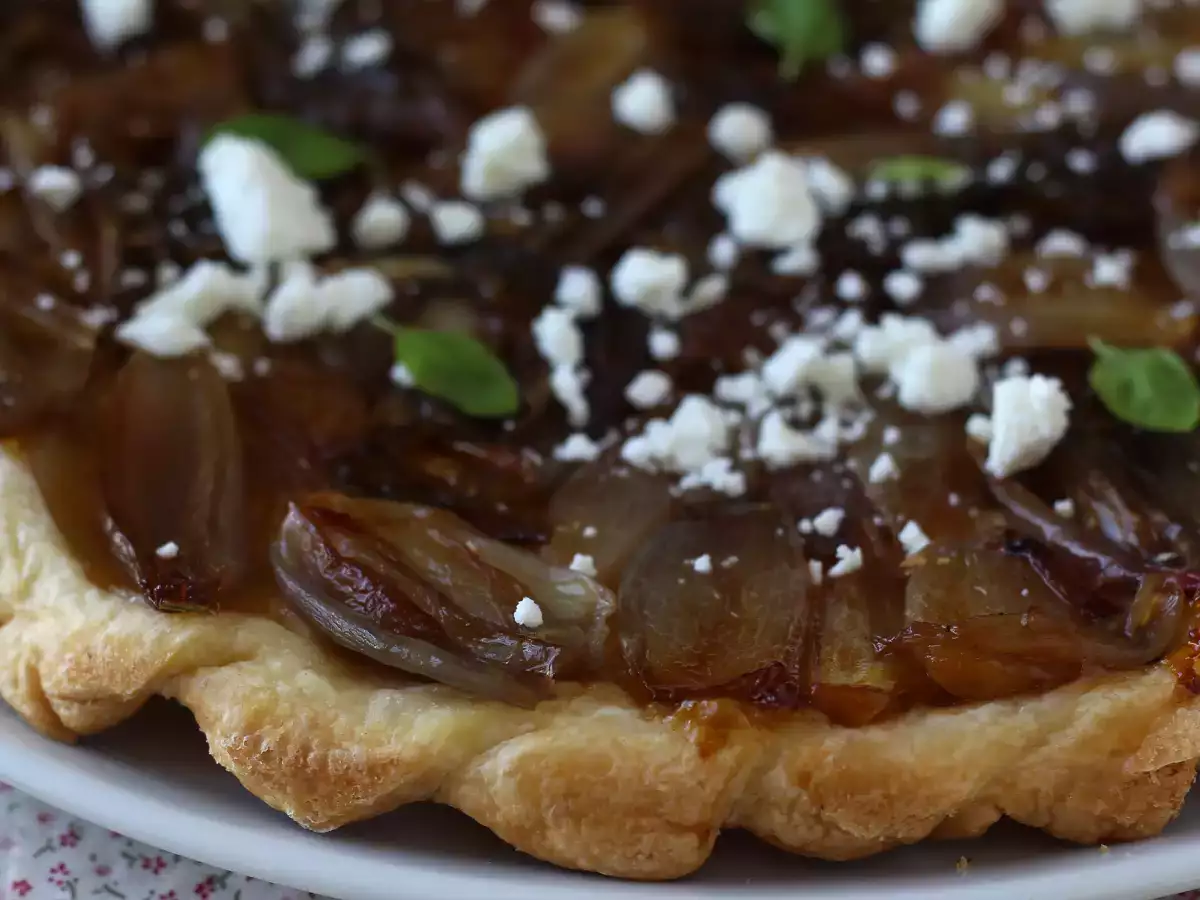 Tarte tatin so šalotkou a fetou, neodolateľná slaná verzia! - foto 8